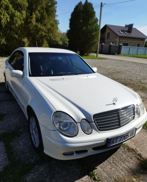 پرونده:بنز e211 سفید.jpg