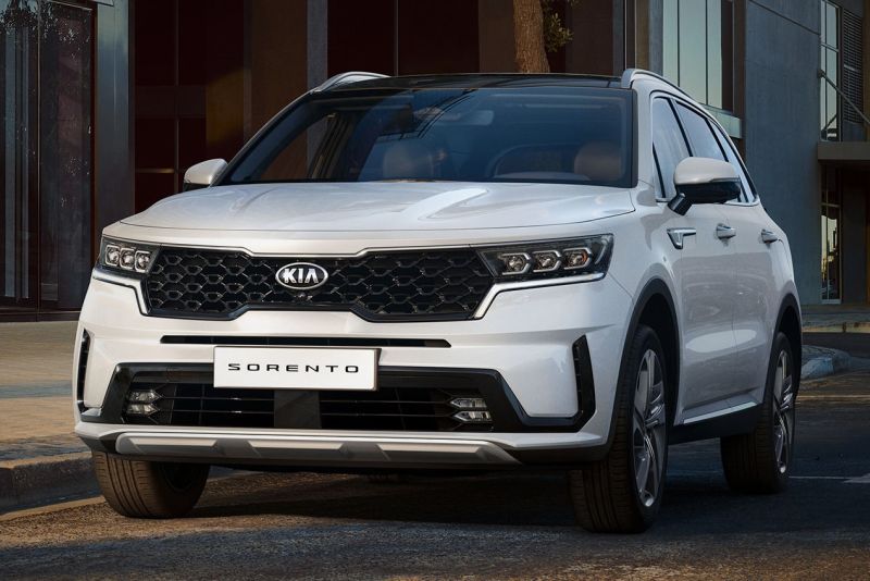 پرونده:نما جلو خودرو سورنتو.jpg